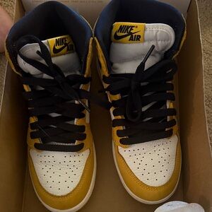 Nike Air Kid’s Sneakers in Yellow and White